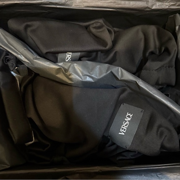 New (Authentic) Versace Cream and Gold Mules US 6.5 - Picture 10 of 11